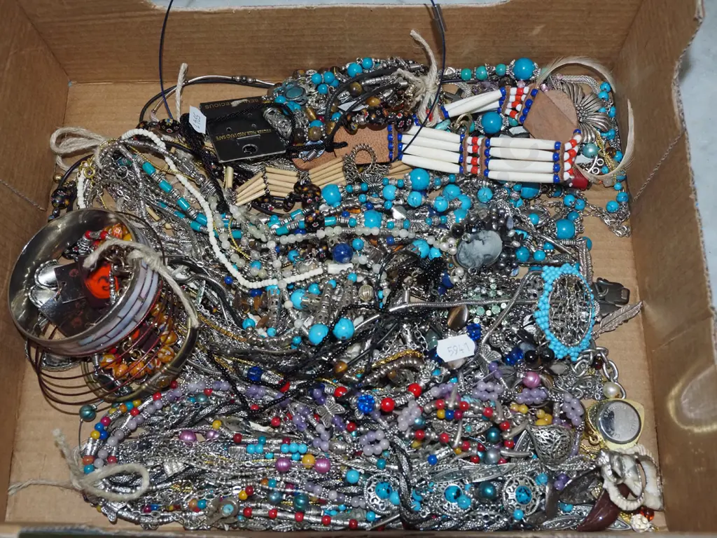 box of costume jewellery Image 1++