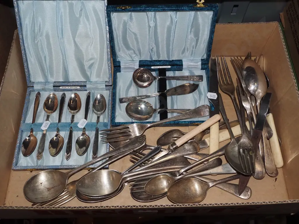 box of cutlery Image 1++