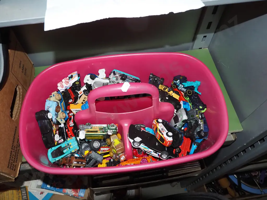 plastic basket, model vehicles Image 1++