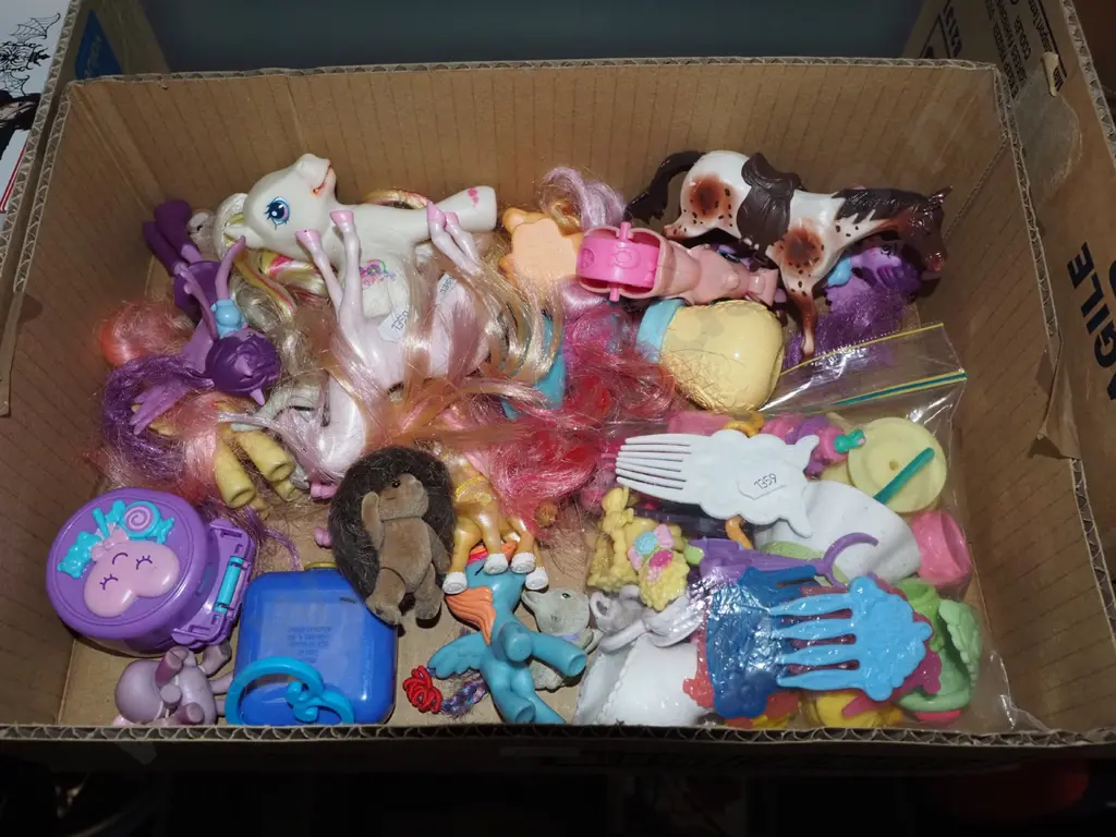 box of toys Image 1++