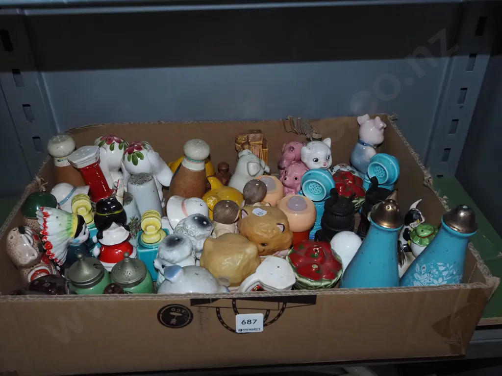 novelty salt and peppers Image 1++