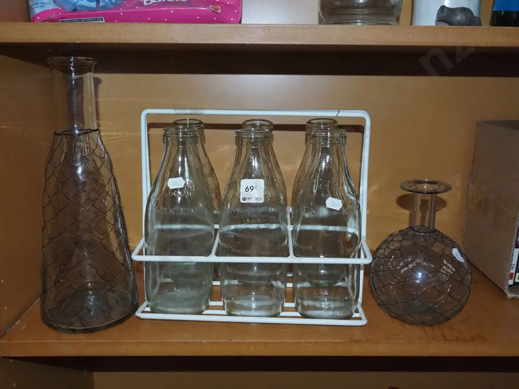 milk bottles and crate, 2x other bottles Image 1++