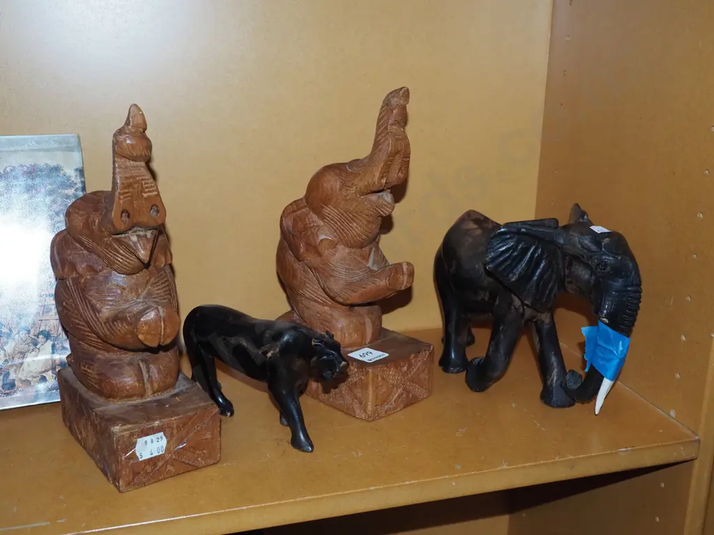 elephant figurines and lions - damage to tusks H260 Image 1++