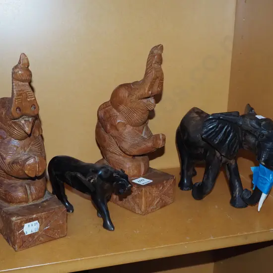 elephant figurines and lions - damage to tusks H260