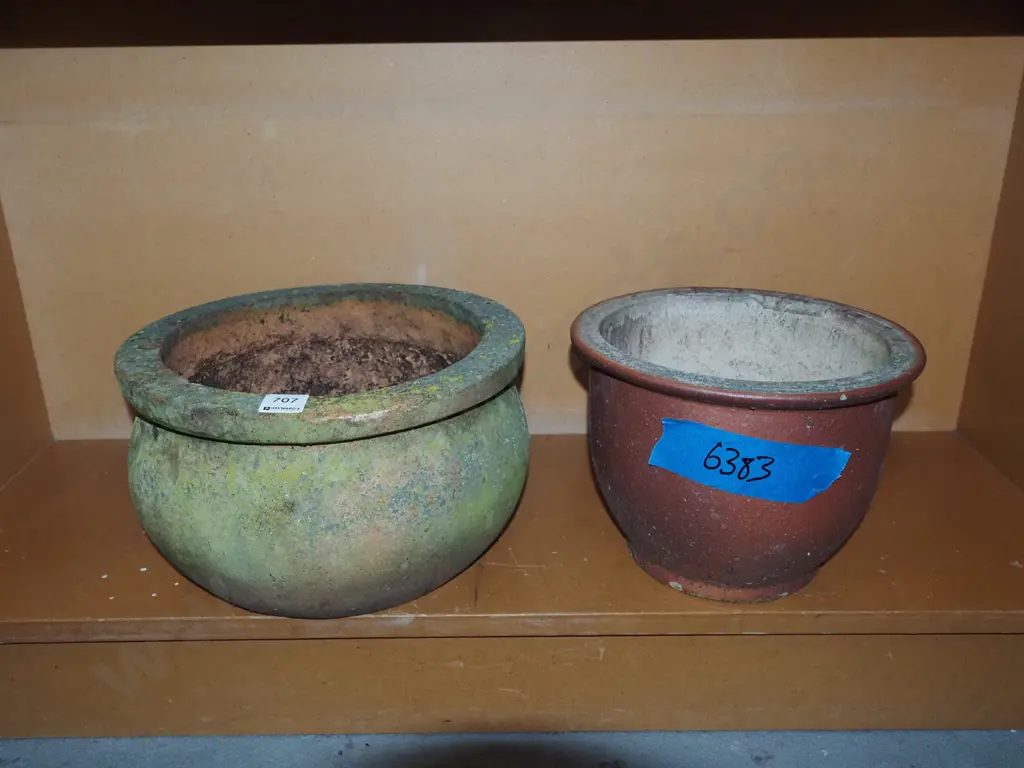 2x terracotta garden planters Tallest H370 Image 1++
