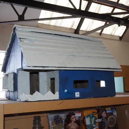 homemade wooden colonial model building H400 W600 