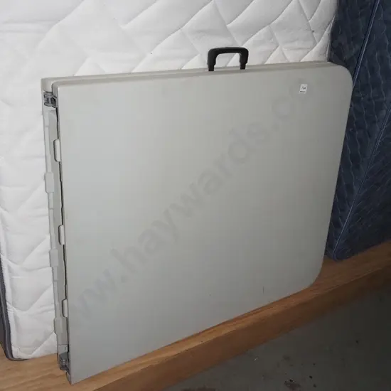 fold in half trestle table