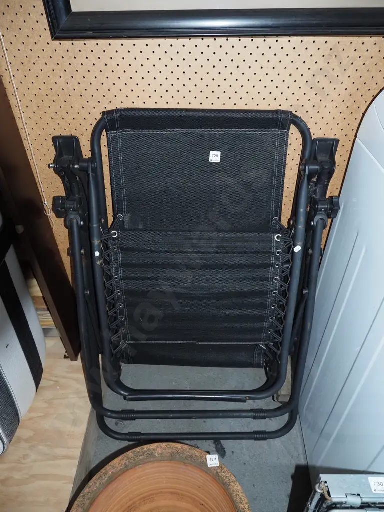 black sun lounger Image 1++