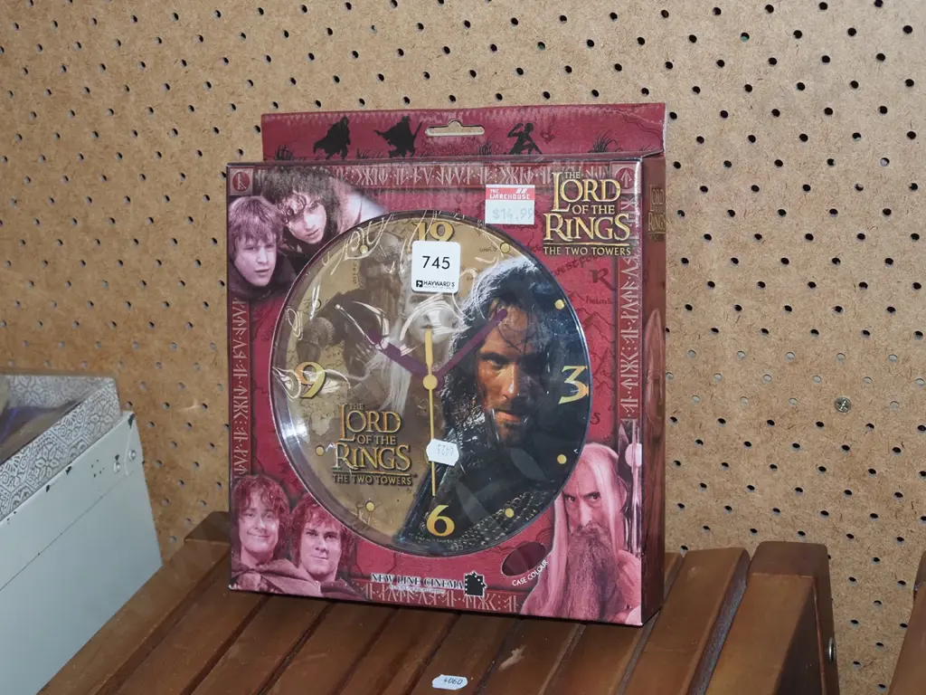 boxed as new Lord of the Rings wall clock Image 1++