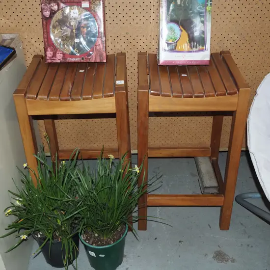 2x rimu stools