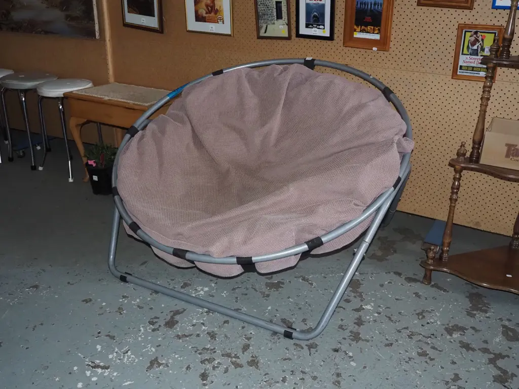 large folding moon chair Image 1++