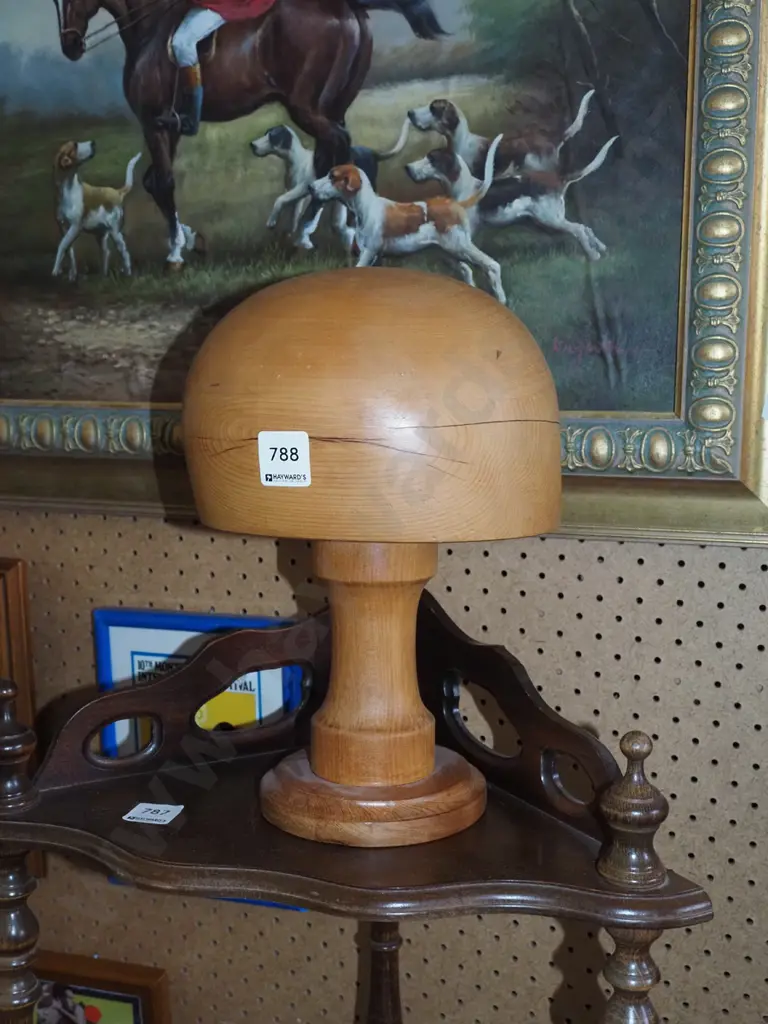 wooden hat block H280 Image 1++