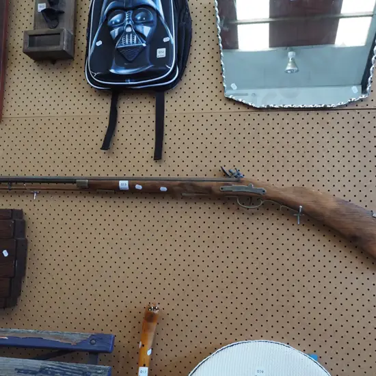 reproduction flintlock rifle