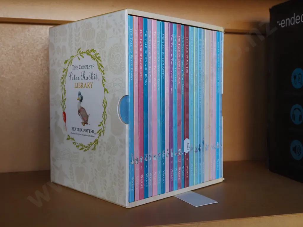 slip cased set of Beatrix Potter Peter Rabbit books Image 1++