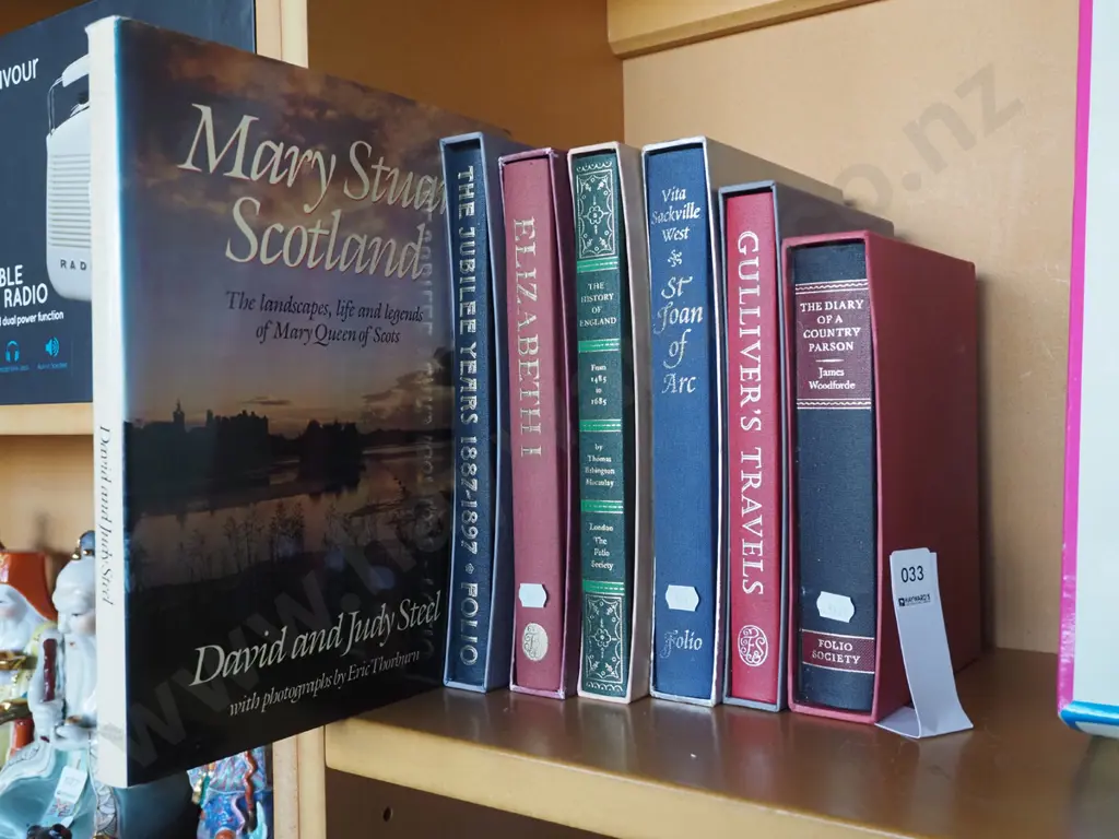 various slip cased and other books Image 1++