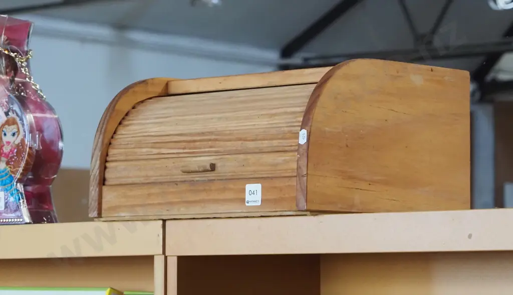 wooden bread bin Image 1++