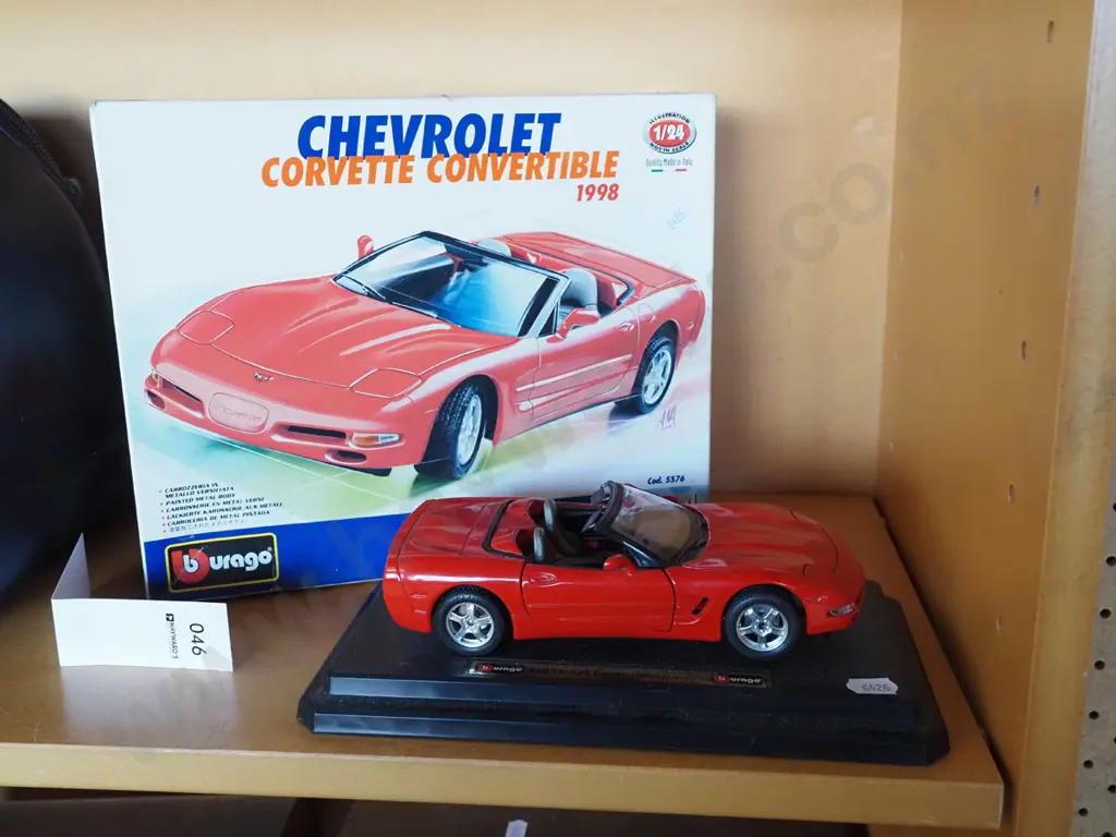 diecast model Burago Corvette Convertible 1998 Image 1++