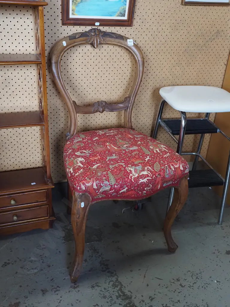 mahogany Victorian balloon back chair  Image 1++