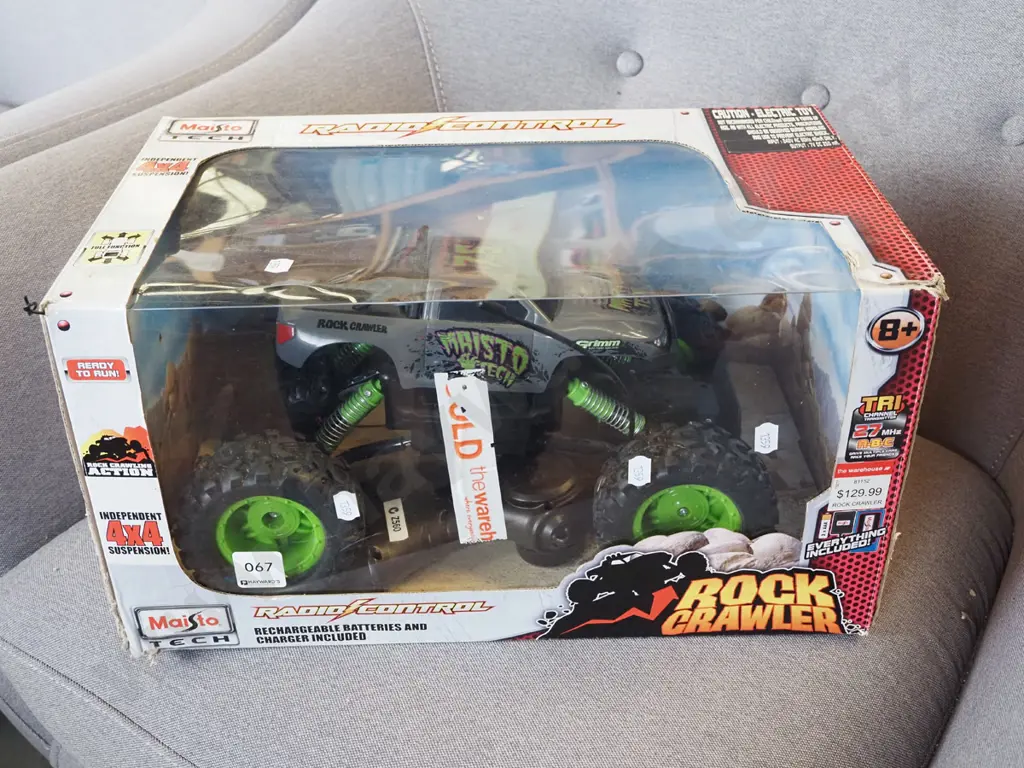 boxed  Rock Crawler radio control vehicle - damage to box Image 1++