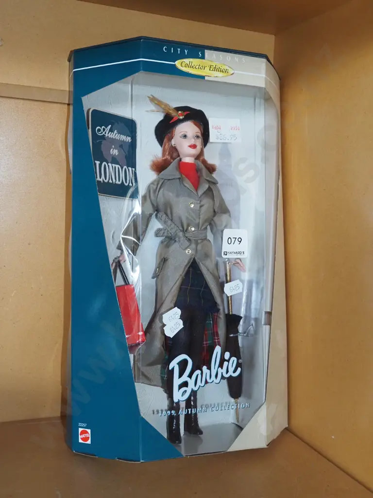 boxed Barbie 1999 Autumn Collection - damage to box Image 1++