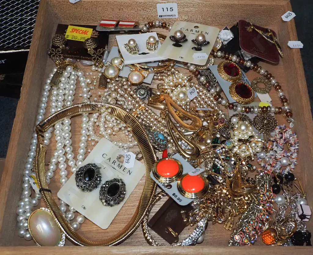 wooden tray and costume jewellery Image 1++