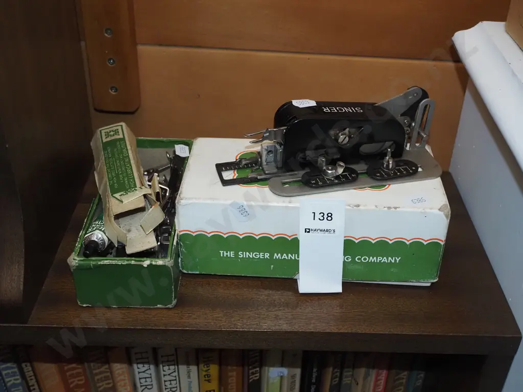 Singer sewing machine button holer Image 1++