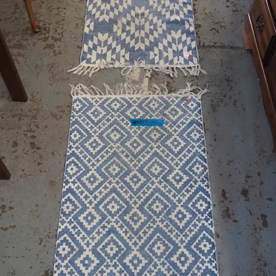 pair of blue and white woven floor mats L940 W560 - red dots