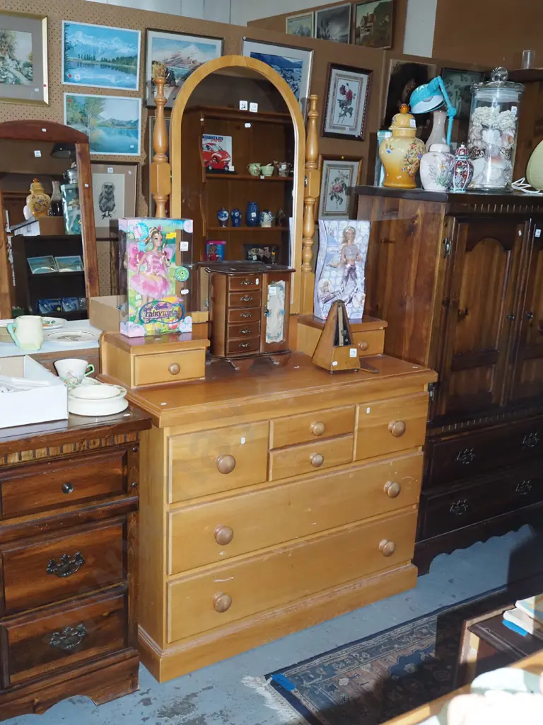 rimu and mdf 8 drawer mirror back dresser  H1690 W1020 D430 Image 1++