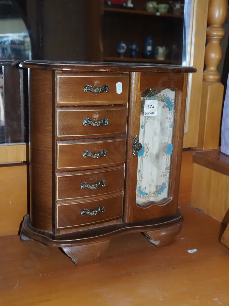 small jewellery chest/wardrobe H300 Image 1++