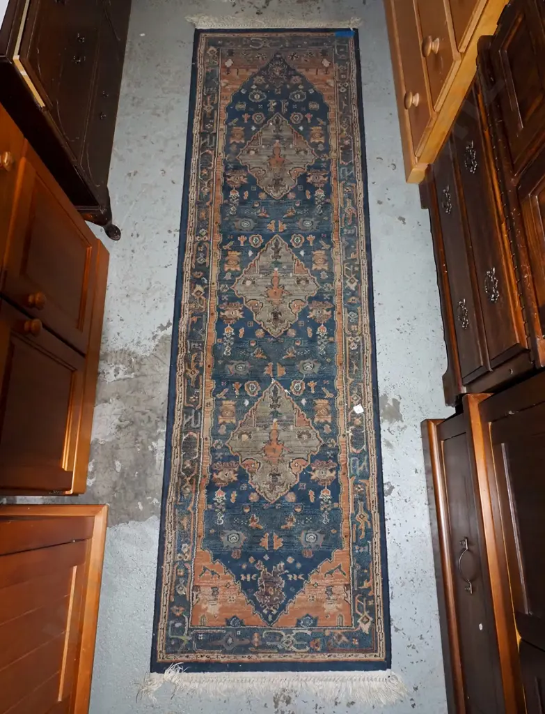 acrylic blue and rust floor runner L2270 W660 Image 1++