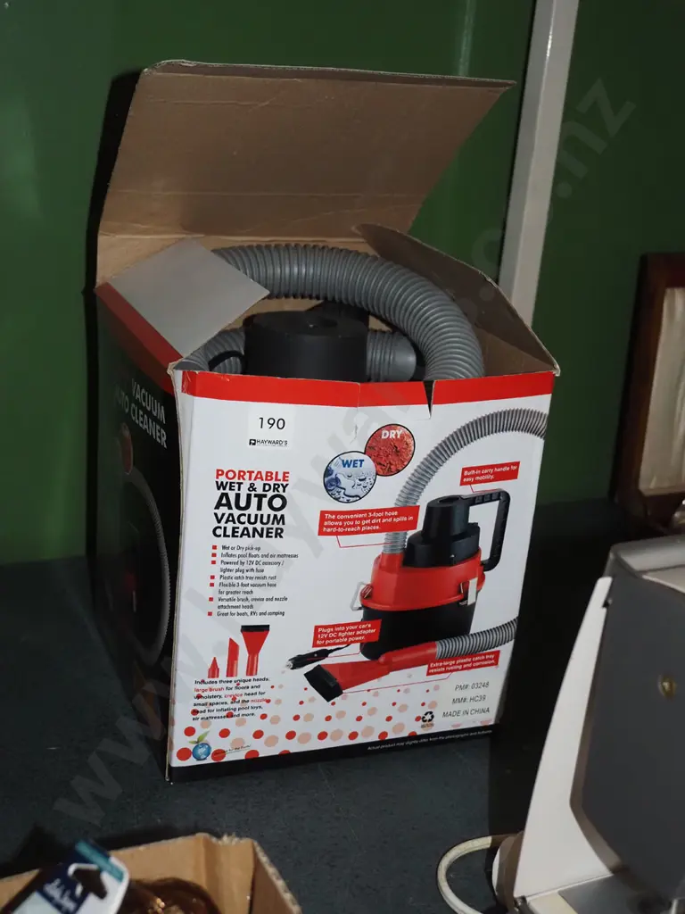 small boxed portable wet and dry auto vacuum cleaner Image 1++