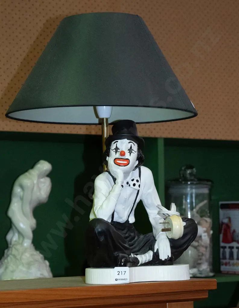 figural clown based table lamp H500 Image 1++