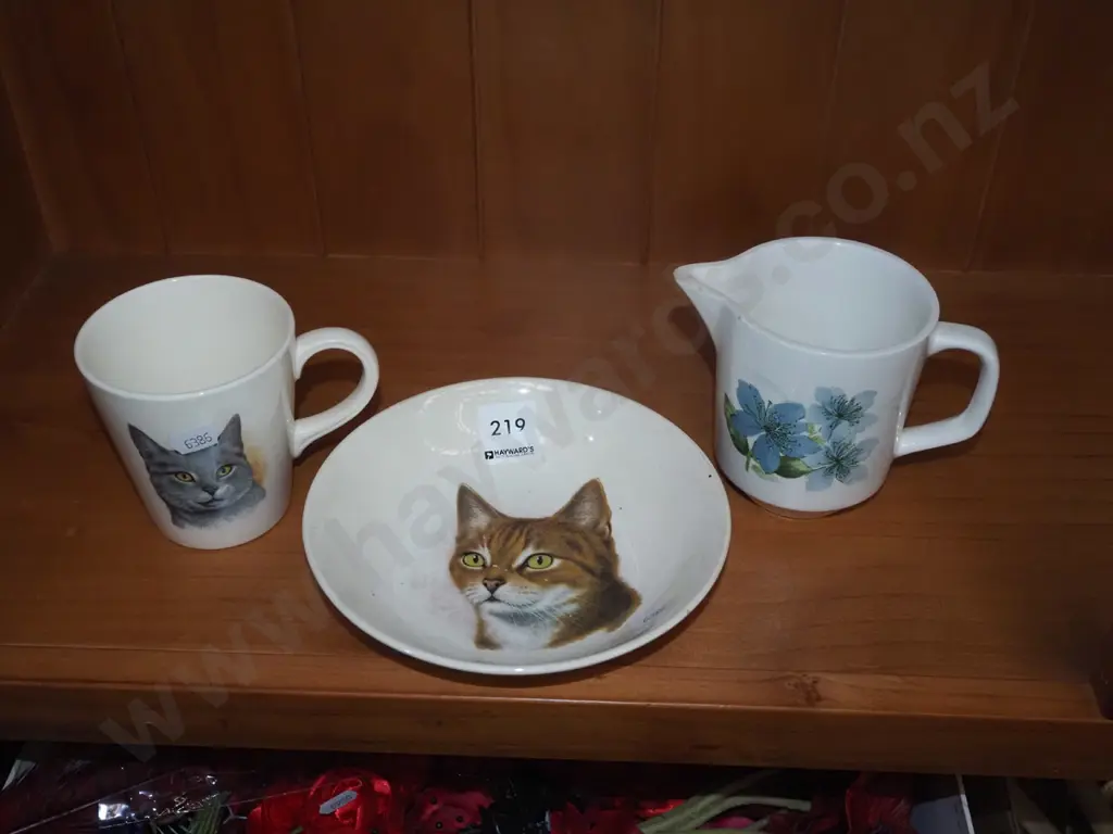 cat themed bowl, Crown Lynn creamer Image 1++