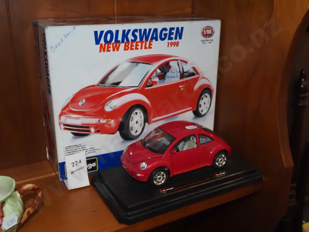 diecast scale Burago 1998 VW Beetle Image 1++