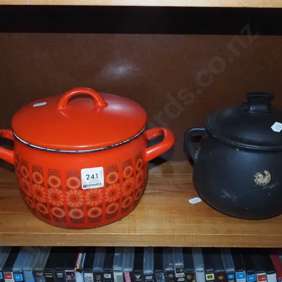 enamel casserole, cast iron lidded pot