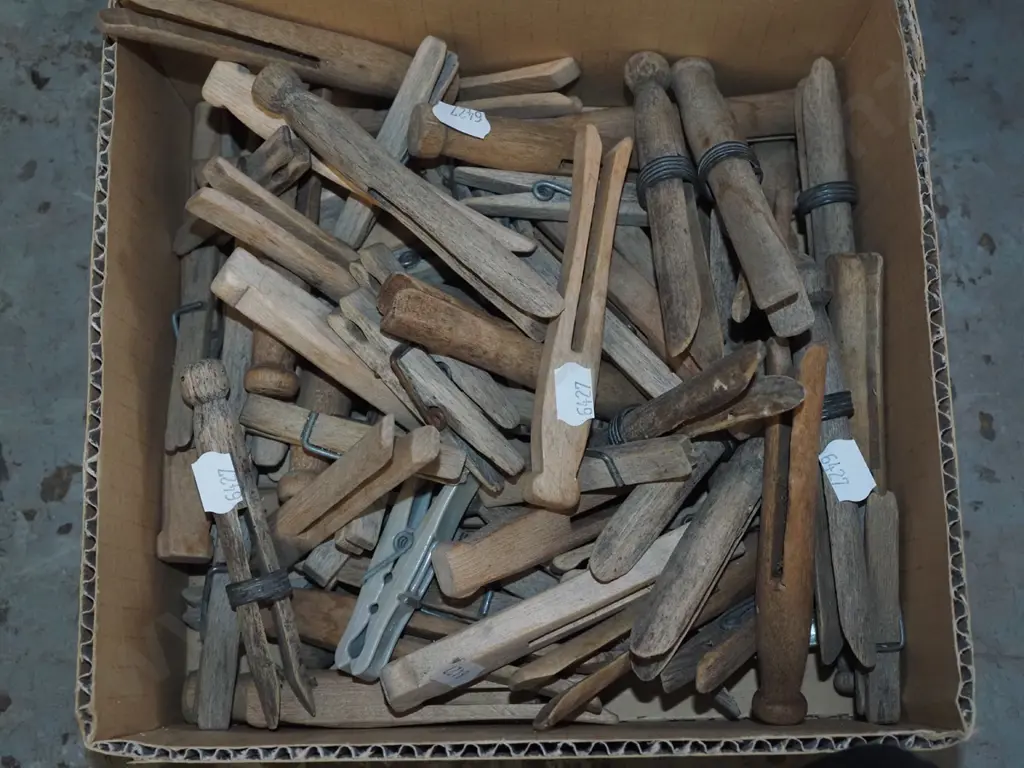 box of wooden pegs Image 1++