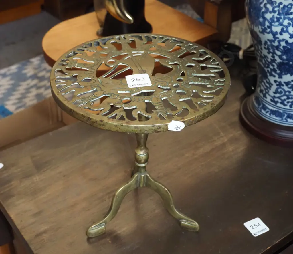 small brass jardiniere stand H220 Image 1++