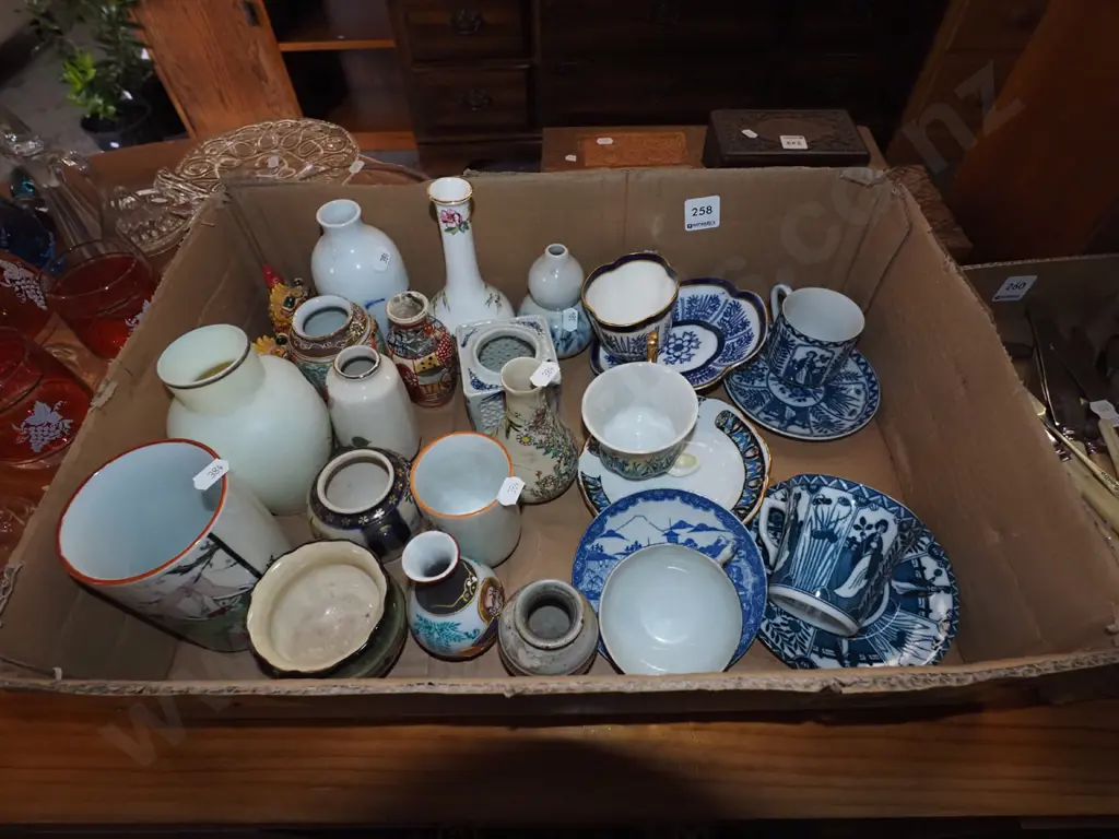 box; vases, figurines, cups, saucers Image 1++