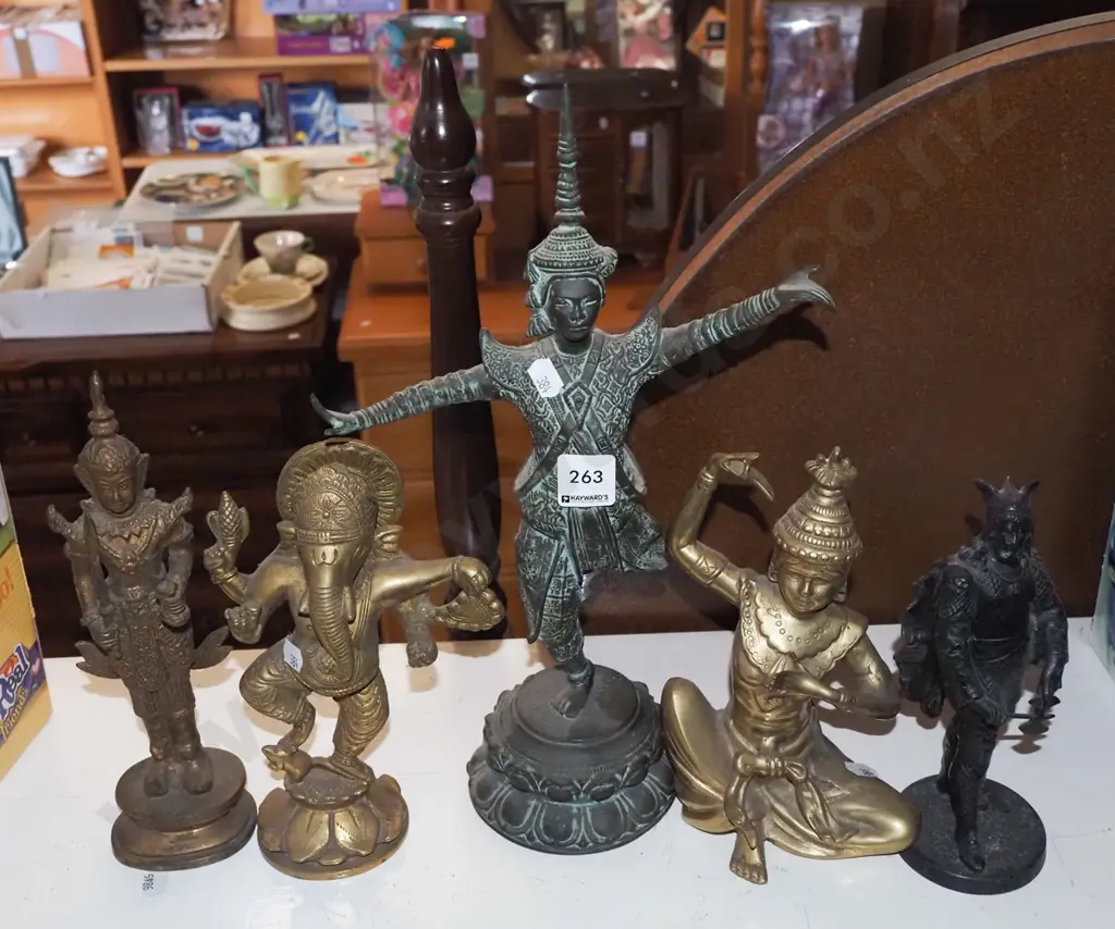various cast metal figurines H365 Image 1++