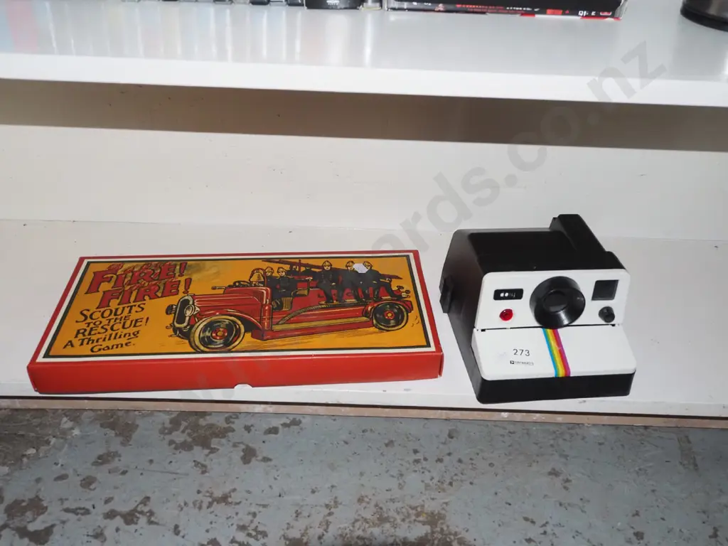 camera themed toilet paper dispenser, Fire Fire board game Image 1++