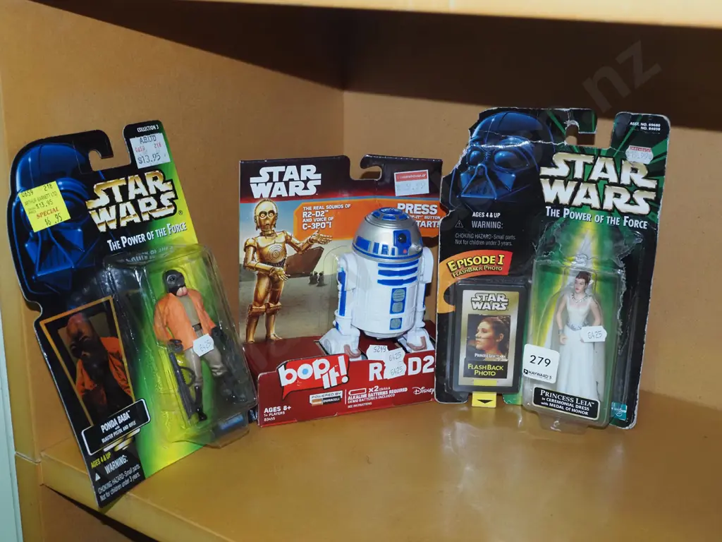 3x boxed Star Wars toys  Image 1++