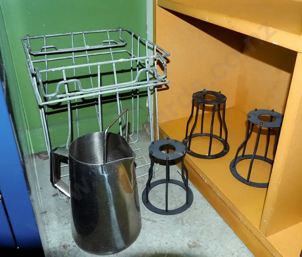 wire crate, large jug, 3x metal light fittings Image 1++