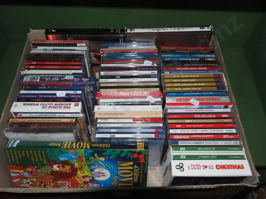 box; DVDs, CDs Image 1++