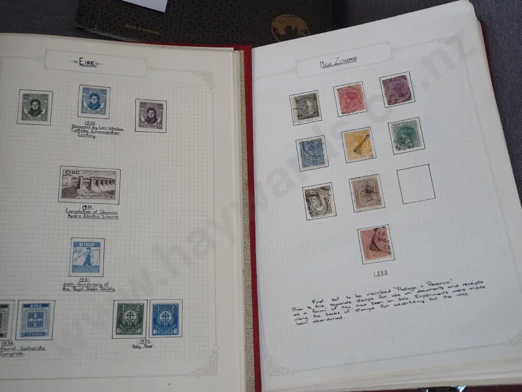 3x stamp albums Image 1++