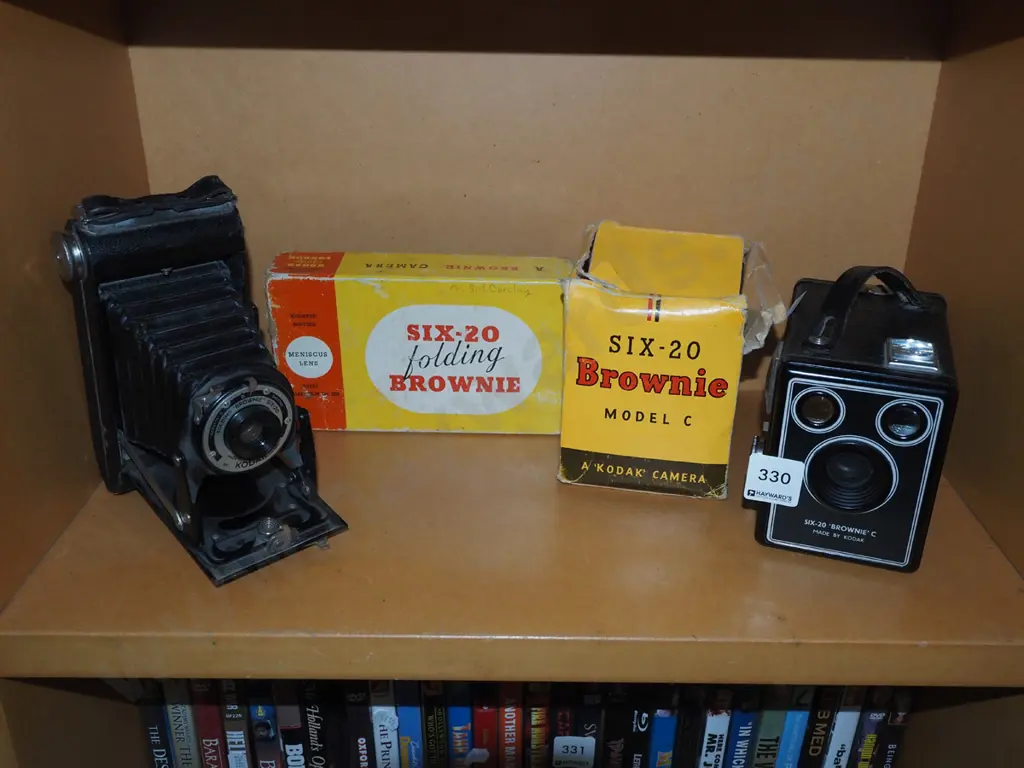 boxed Brownie, concertina camera - both with original boxes Image 1++