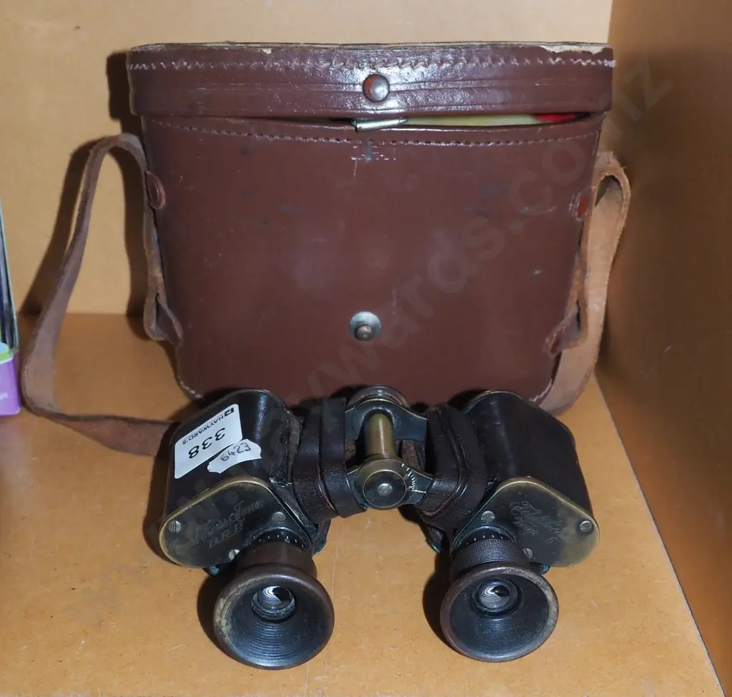 leather cased vintage binoculars Image 1++