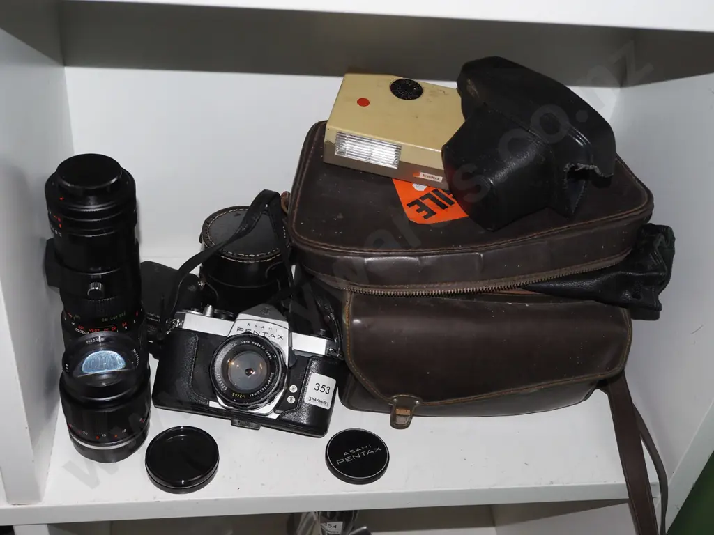 Ashai Pentax 35mm camera with bag, additional lenses, camera flash Image 1++