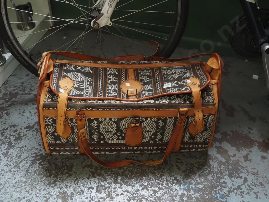 leather and woven fabric holdall Image 1++