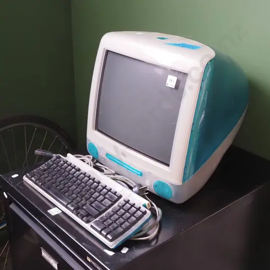 apple i Mac - working