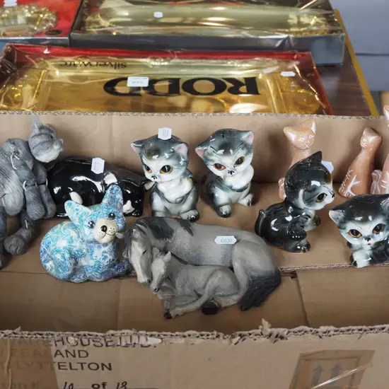 box; animal figurines